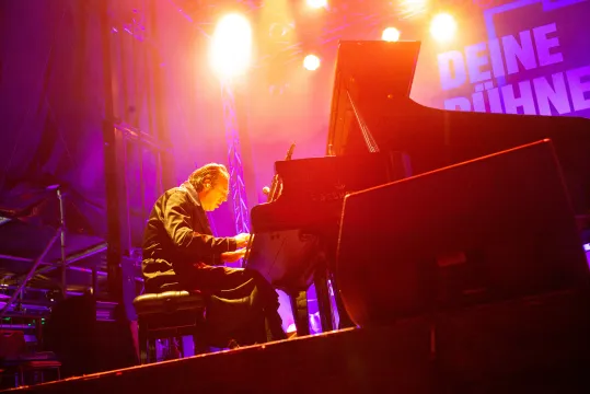 Chilly Gonzales beim Konzert aM Eröffnungswochenende der Bühnen Köln