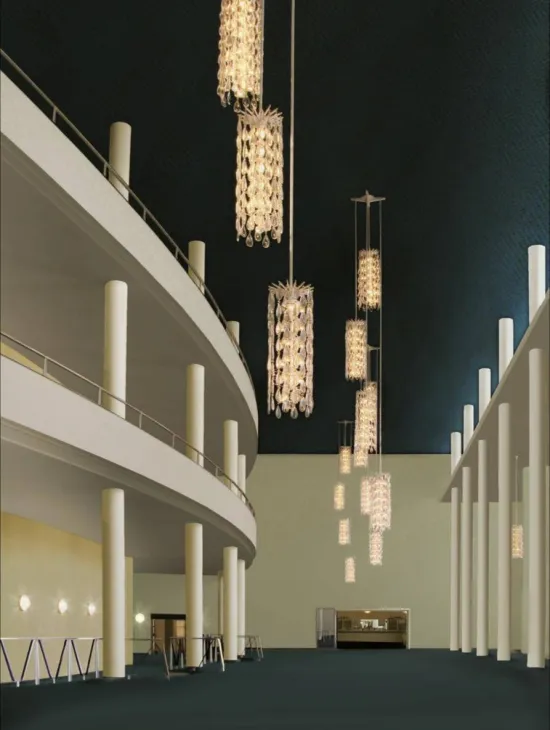 Rangfoyer des Opernhauses. Oben dunkelblaue Decke, schmale hängende Kronleuchter, Original Riphahn Farben.